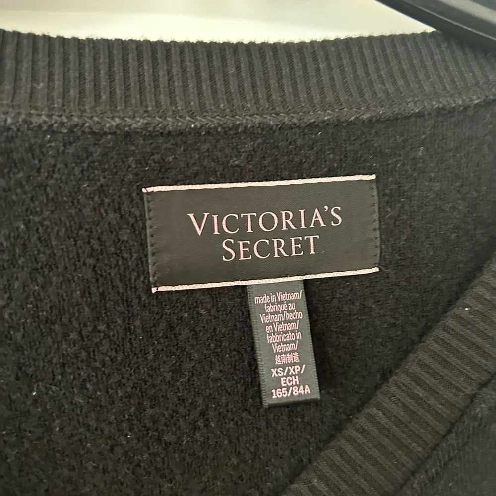 Victoria’s Secret Black LOVE Crewneck Sweatshirt XS 19.5 PTP - Picture 3 of 5